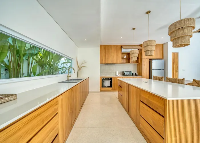 Valli - 6br Estate 2 Pools And Sauna - Bingin *