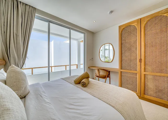 Valli - 6br Estate 2 Pools And Sauna - Bingin *