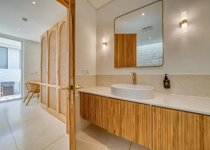 Valli - 6br Estate 2 Pools And Sauna - Bingin *